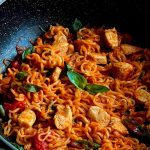 طرز تهیه نودل قارچ و مرغ