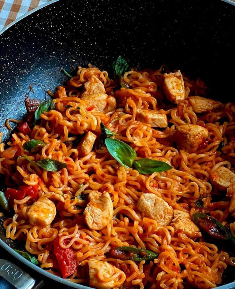 طرز تهیه نودل قارچ و مرغ